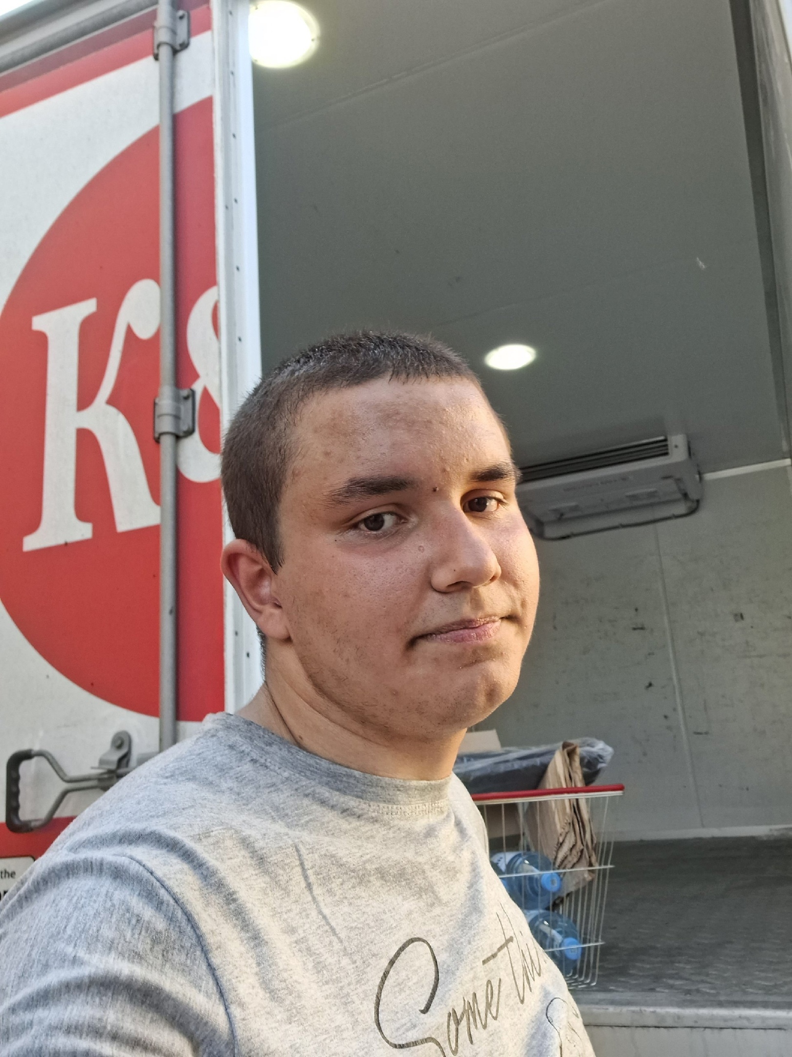 ezitzFPxmwk.jpg?size=1620x2160&quality=9