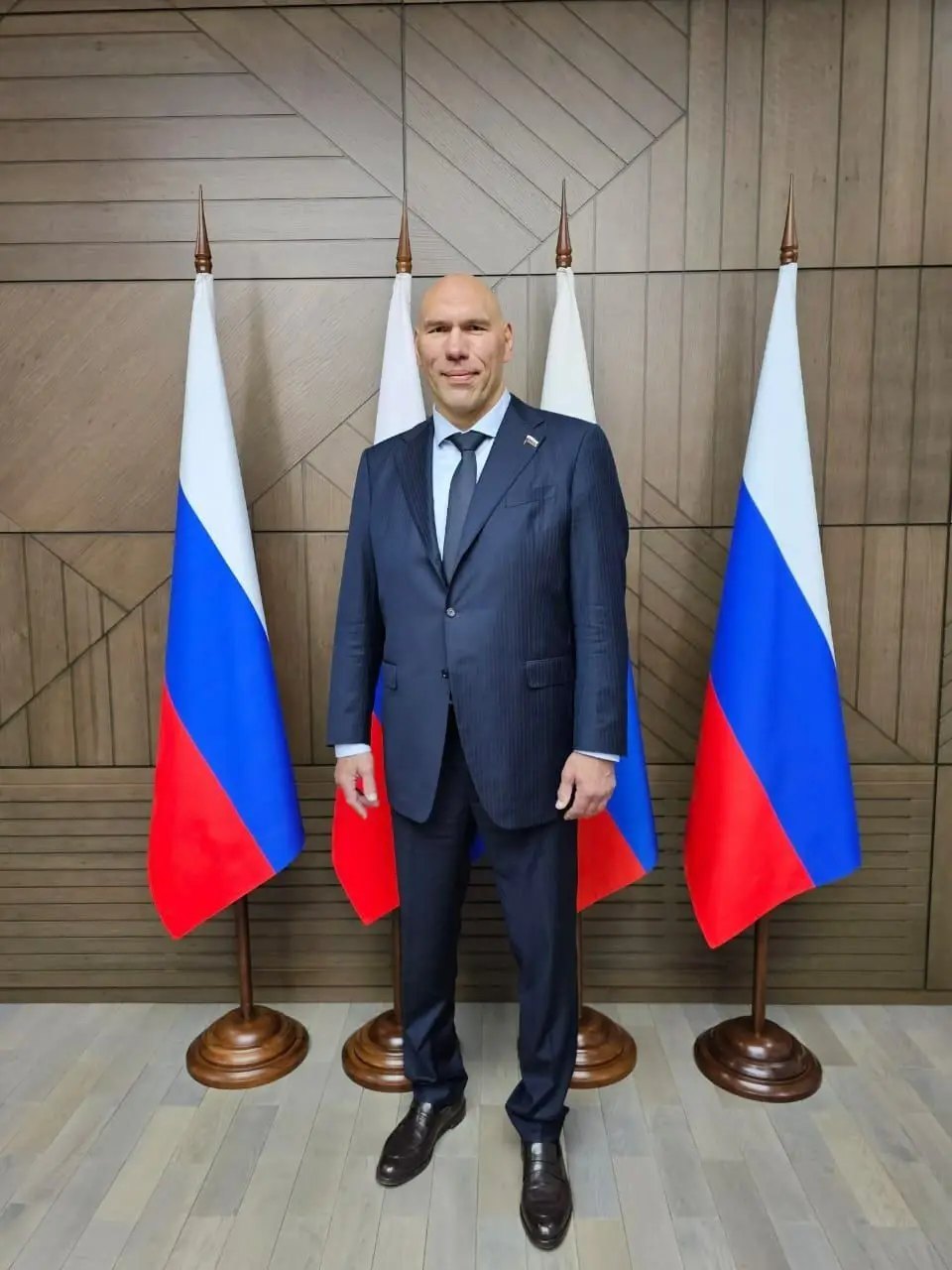 YuyKmxlGhAI.jpg?size=960x1280&quality=96