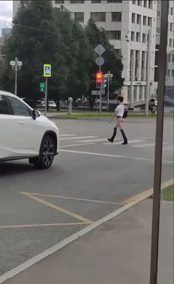 Du7aun2bM3g.jpg?size=718x1175&quality=96