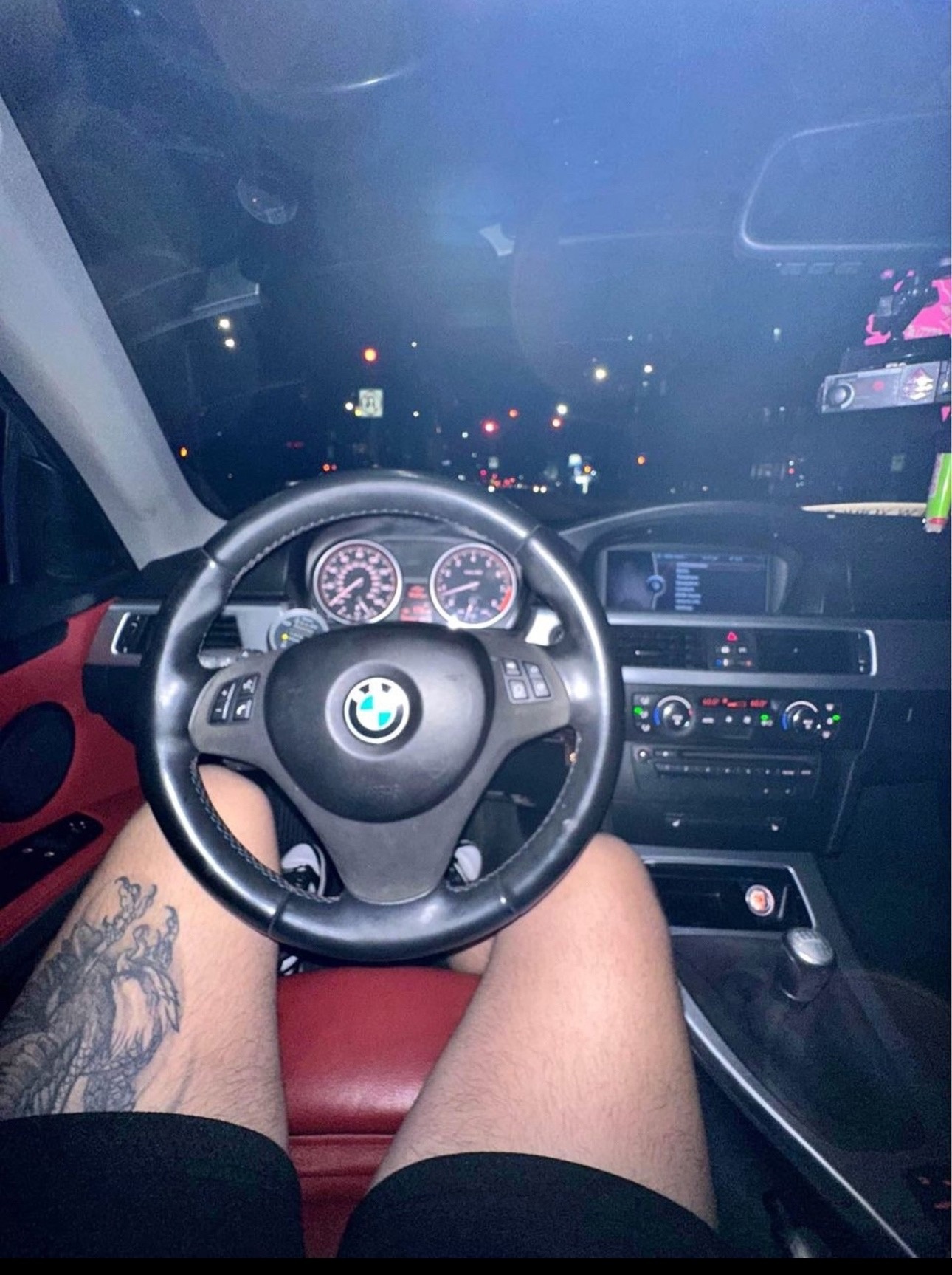 pNmSE3smwNc.jpg?size=1290x1727&quality=9